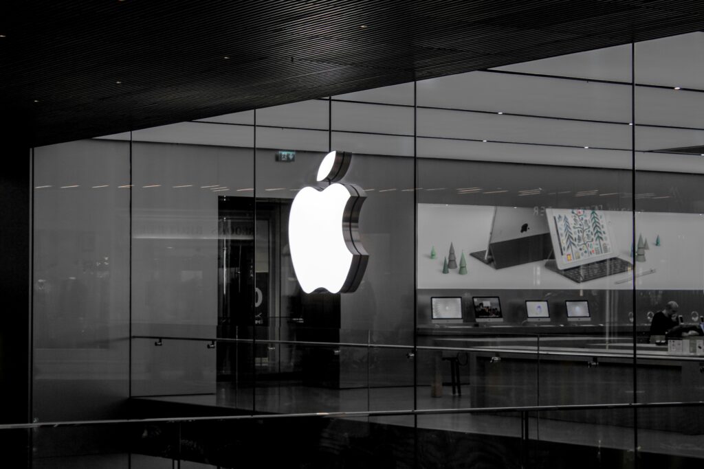 iPhone pliable : lancement reporté en 2027 par Apple