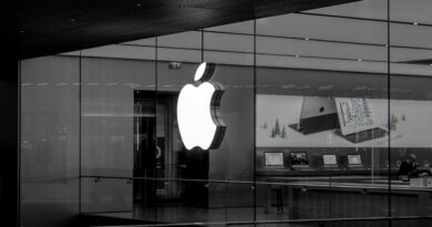 iPhone pliable : lancement reporté en 2027 par Apple